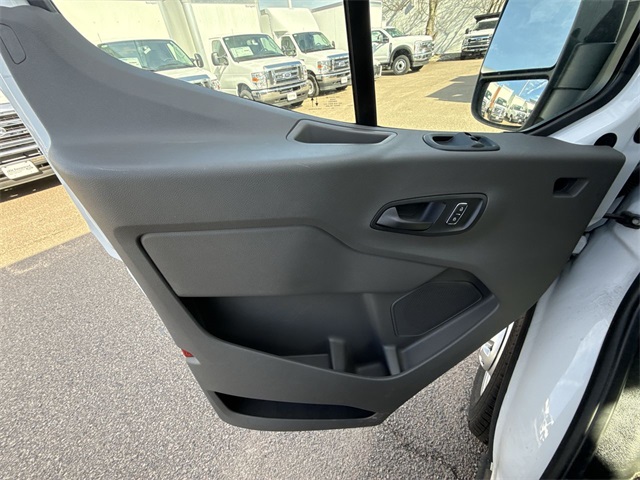 Vehicle image 19 of 24