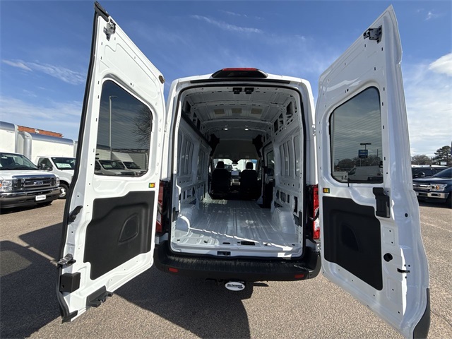 Vehicle image 21 of 24