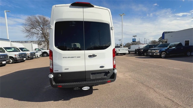 Vehicle image 22 of 24