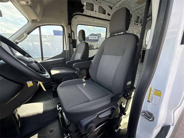 Vehicle image 12 of 24