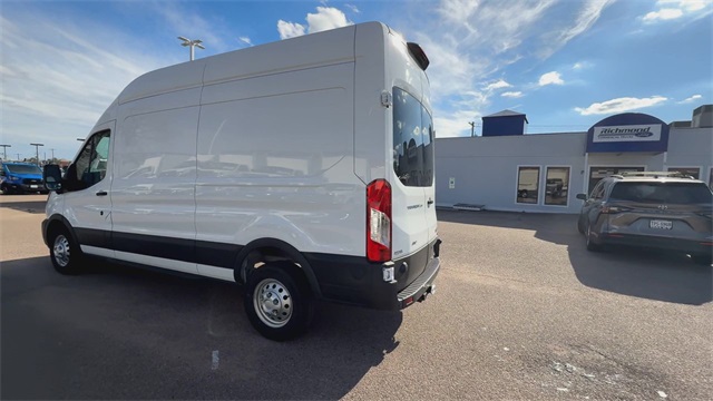 Vehicle image 8 of 24