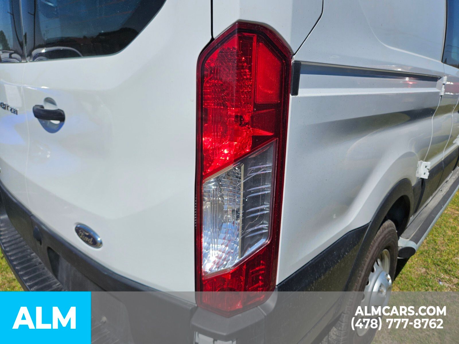 Vehicle image 21 of 24