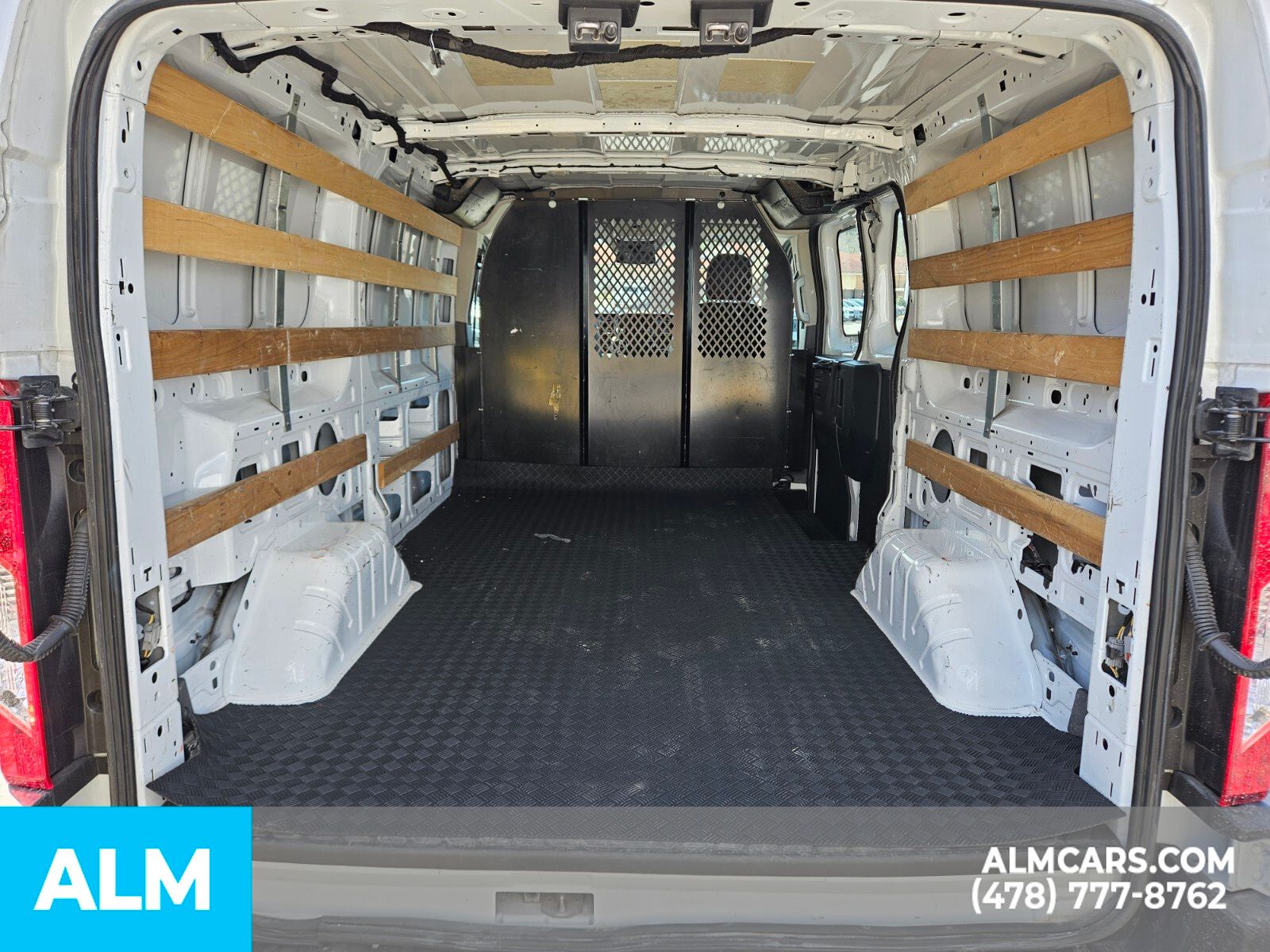 Vehicle image 22 of 24