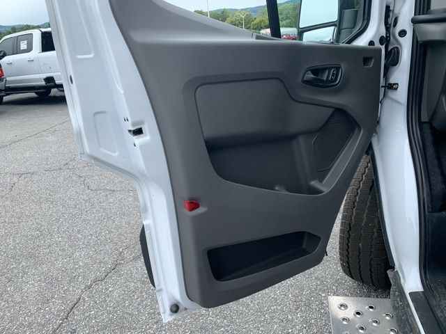 Vehicle image 31 of 38