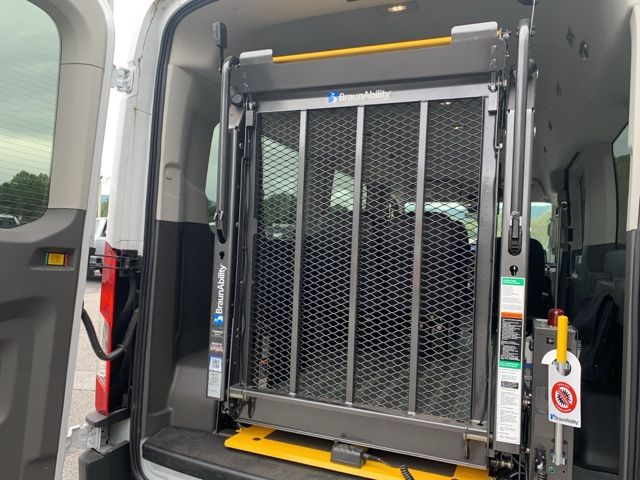Vehicle image 18 of 38