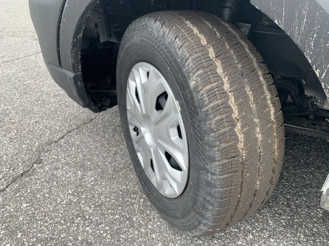 Vehicle image 33 of 38