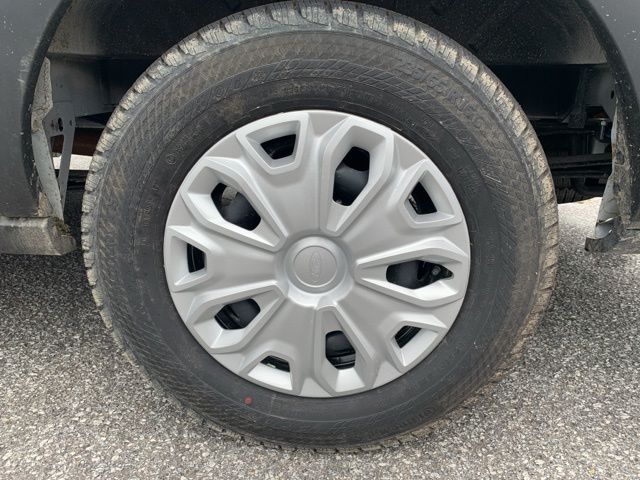 Vehicle image 32 of 38