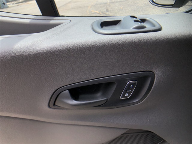 Vehicle image 13 of 22