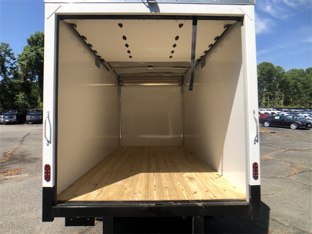 Vehicle image 21 of 23