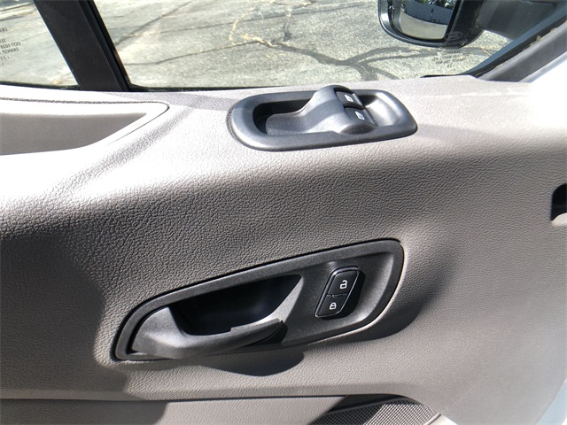 Vehicle image 13 of 23