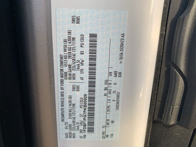 Vehicle image 31 of 35