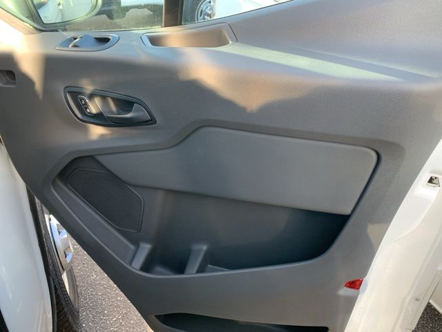 Vehicle image 27 of 35