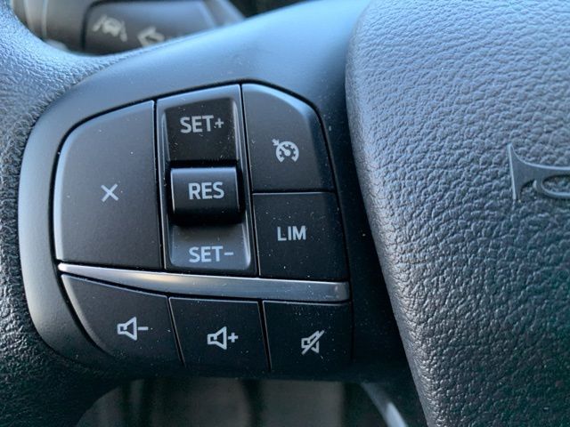 Vehicle image 21 of 35