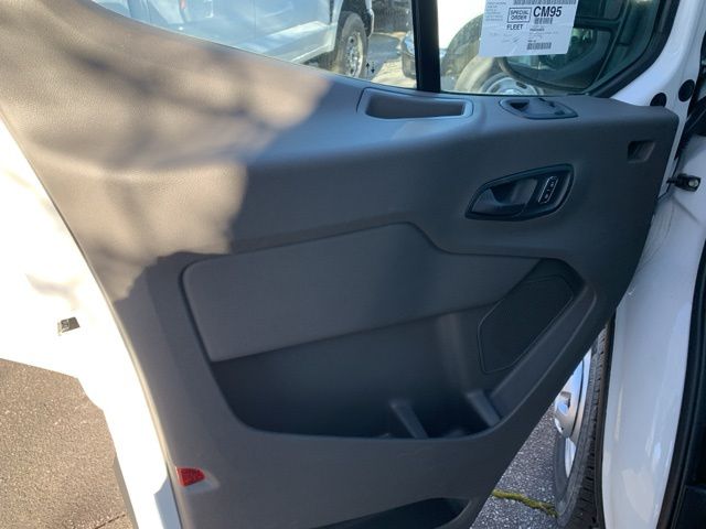Vehicle image 17 of 35