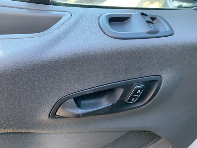 Vehicle image 18 of 35