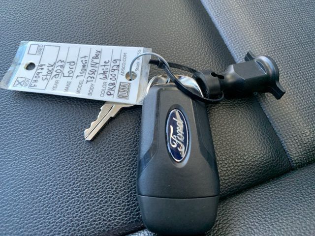 Vehicle image 33 of 35