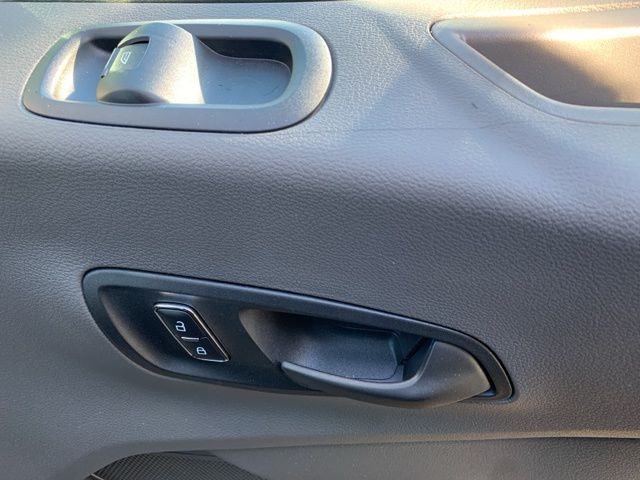 Vehicle image 28 of 35