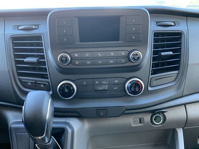 Vehicle image 25 of 35