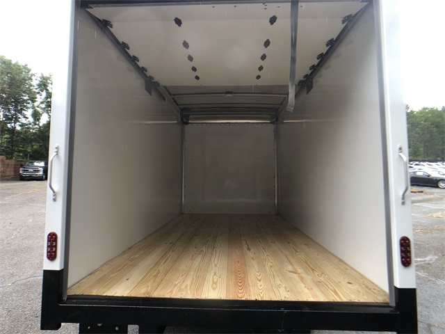 Vehicle image 21 of 23