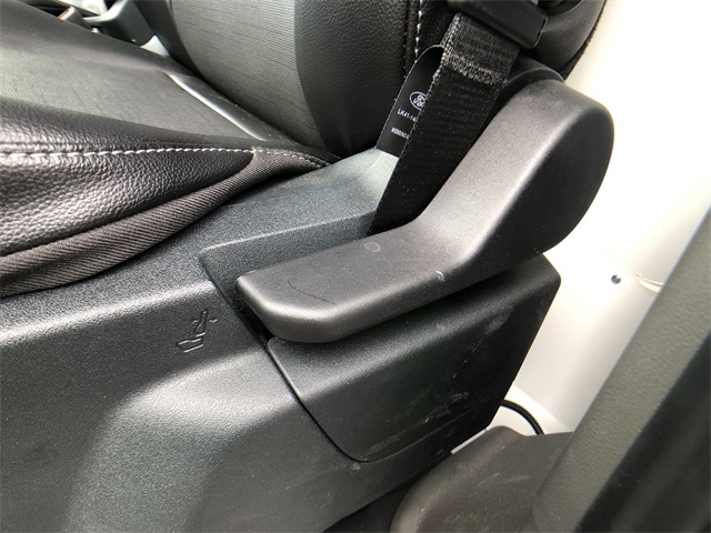Vehicle image 13 of 23