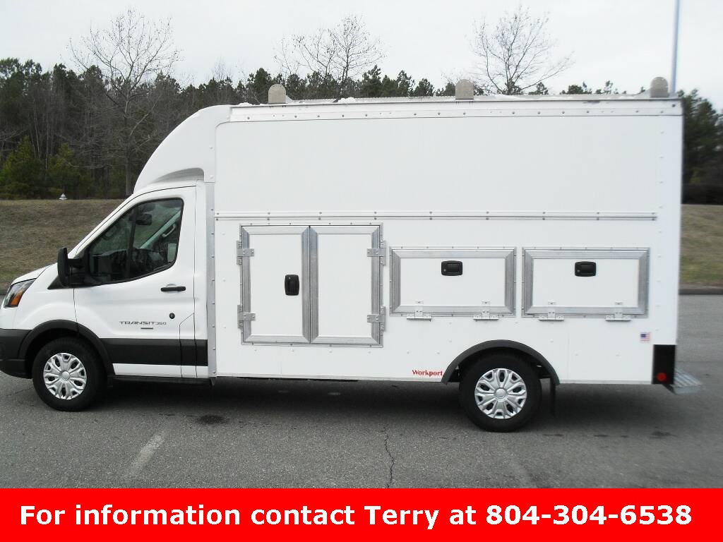 Vehicle image 5 of 6
