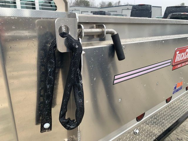 Vehicle image 25 of 35