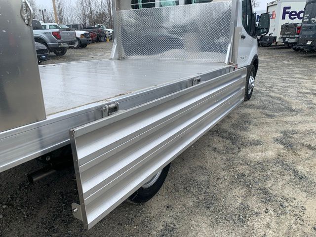 Vehicle image 27 of 35