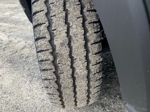 Vehicle image 21 of 35