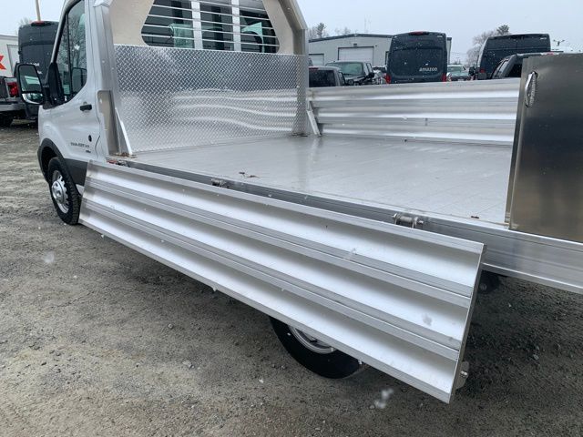 Vehicle image 26 of 35