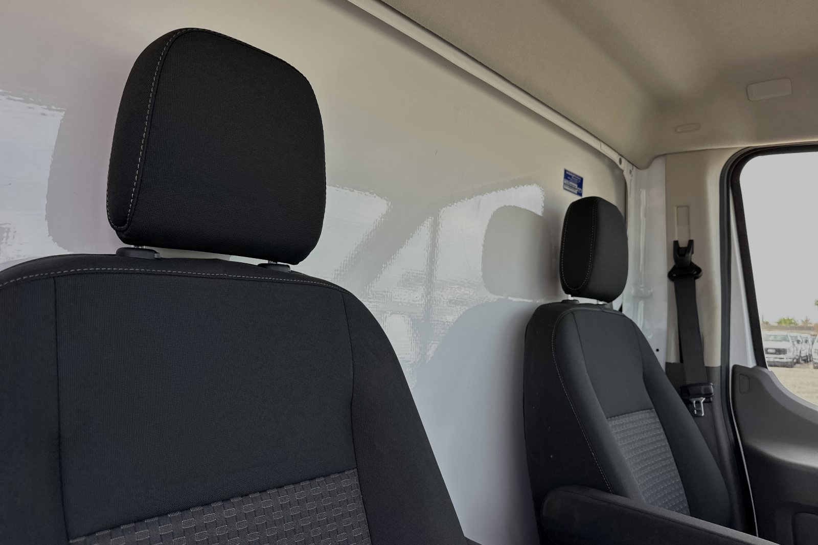 Vehicle image 14 of 21