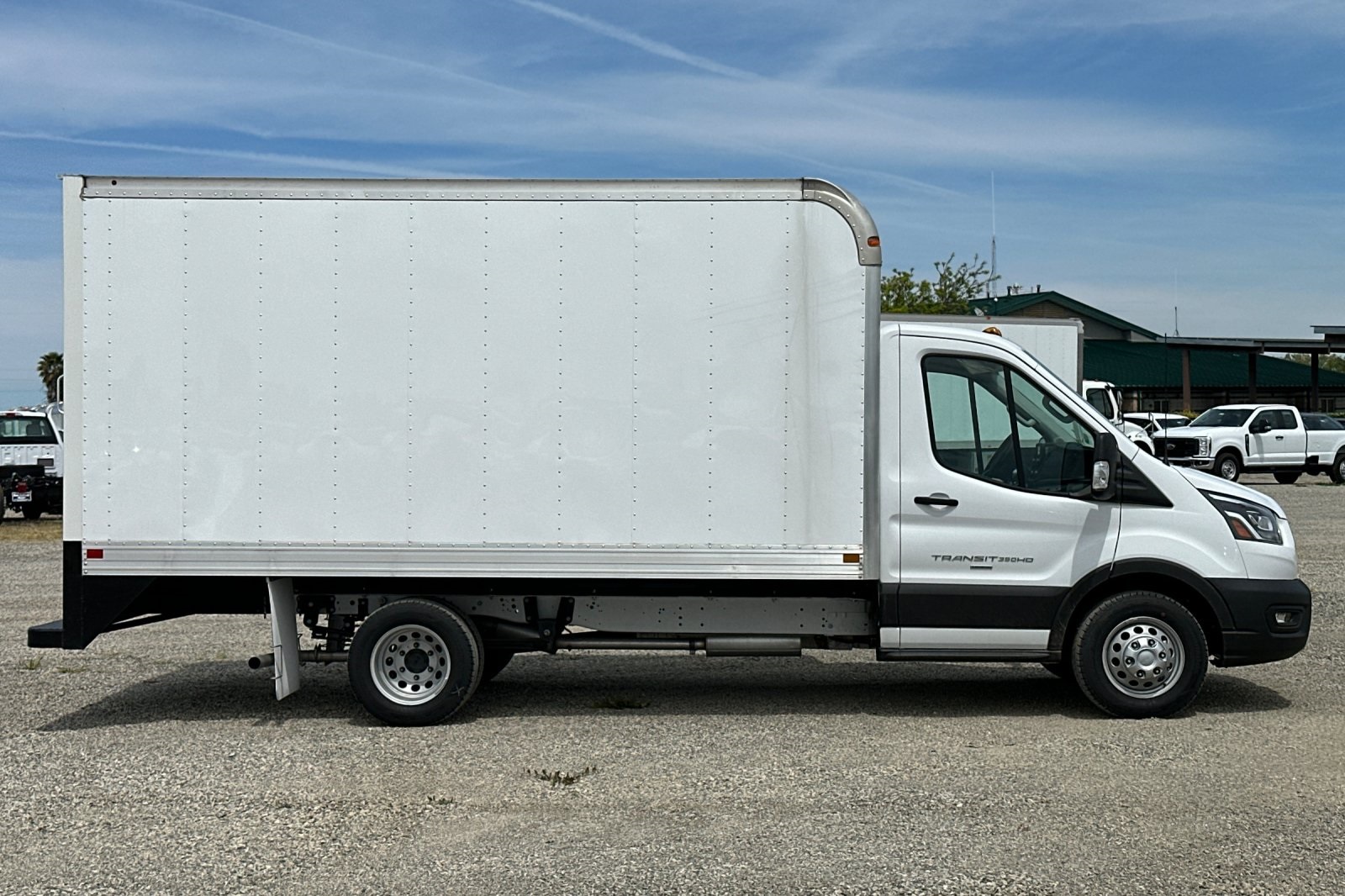 Vehicle image 4 of 21
