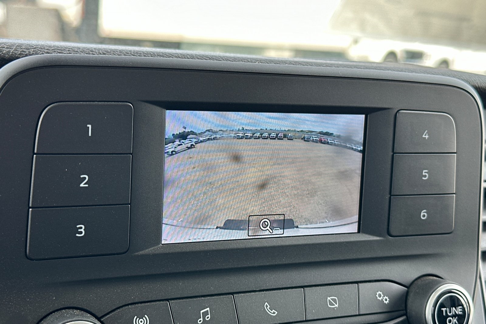 Vehicle image 16 of 21