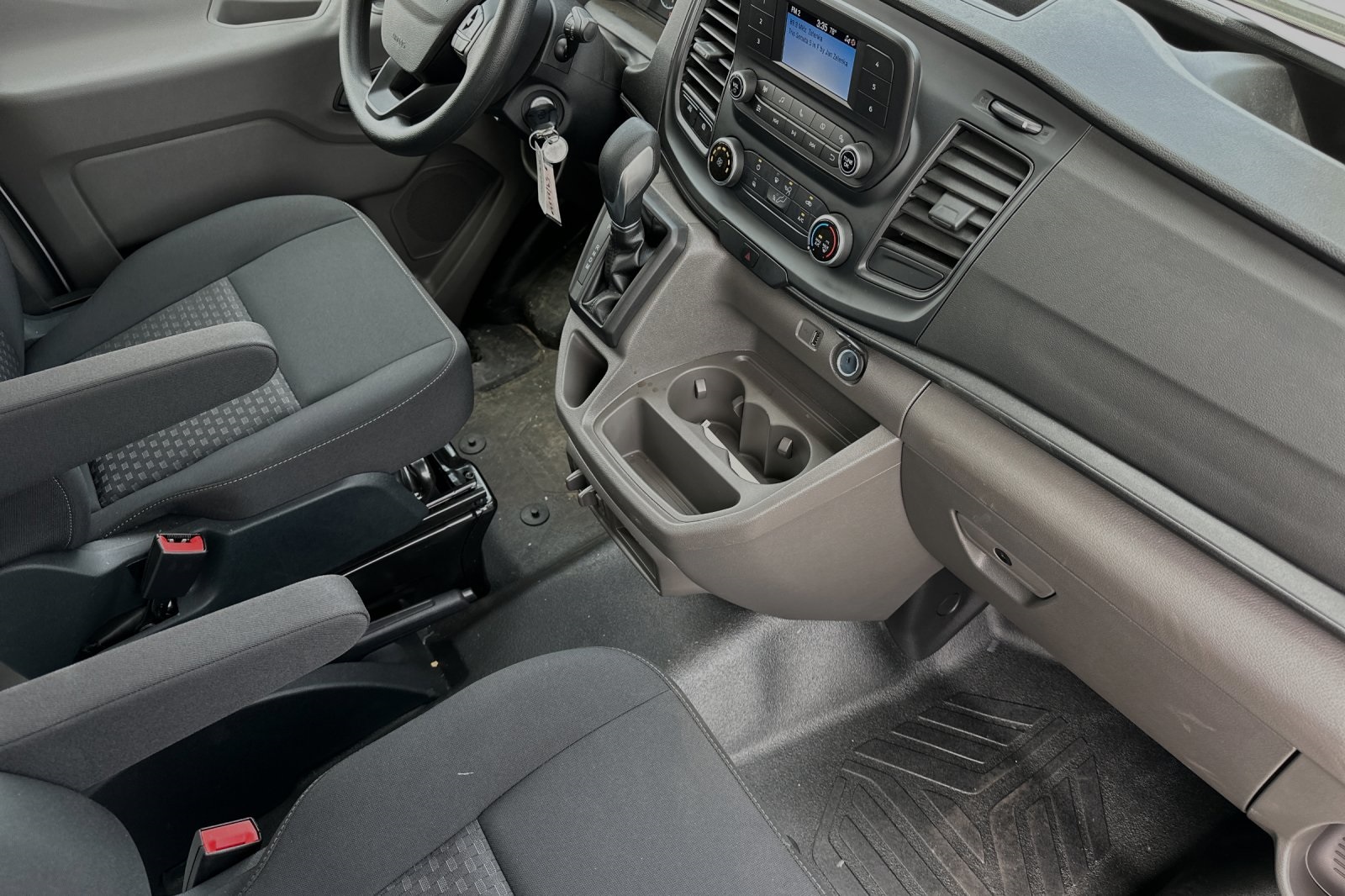 Vehicle image 13 of 21