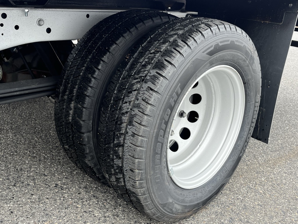 Vehicle image 27 of 35