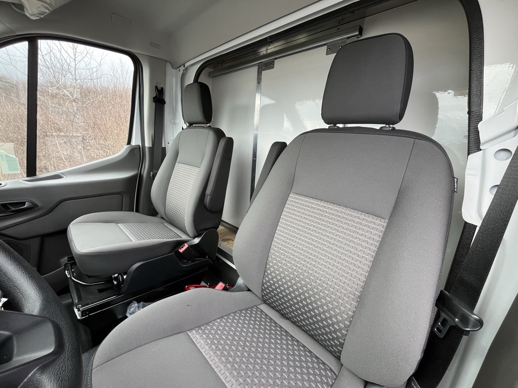 Vehicle image 20 of 35