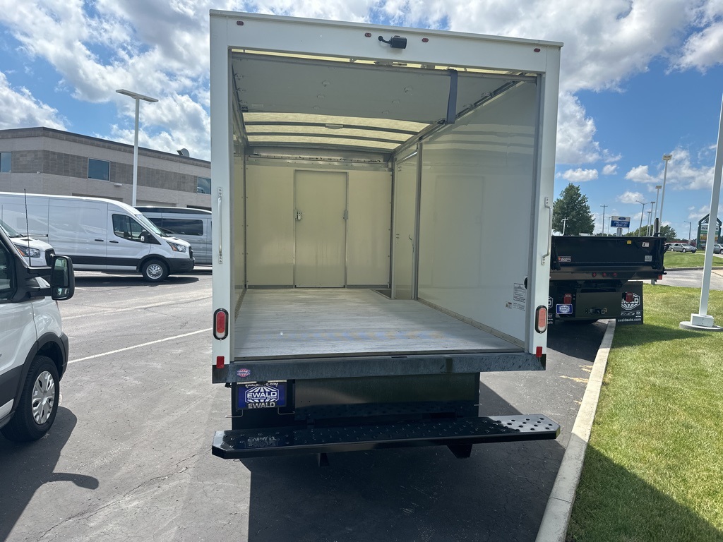 Vehicle image 7 of 13