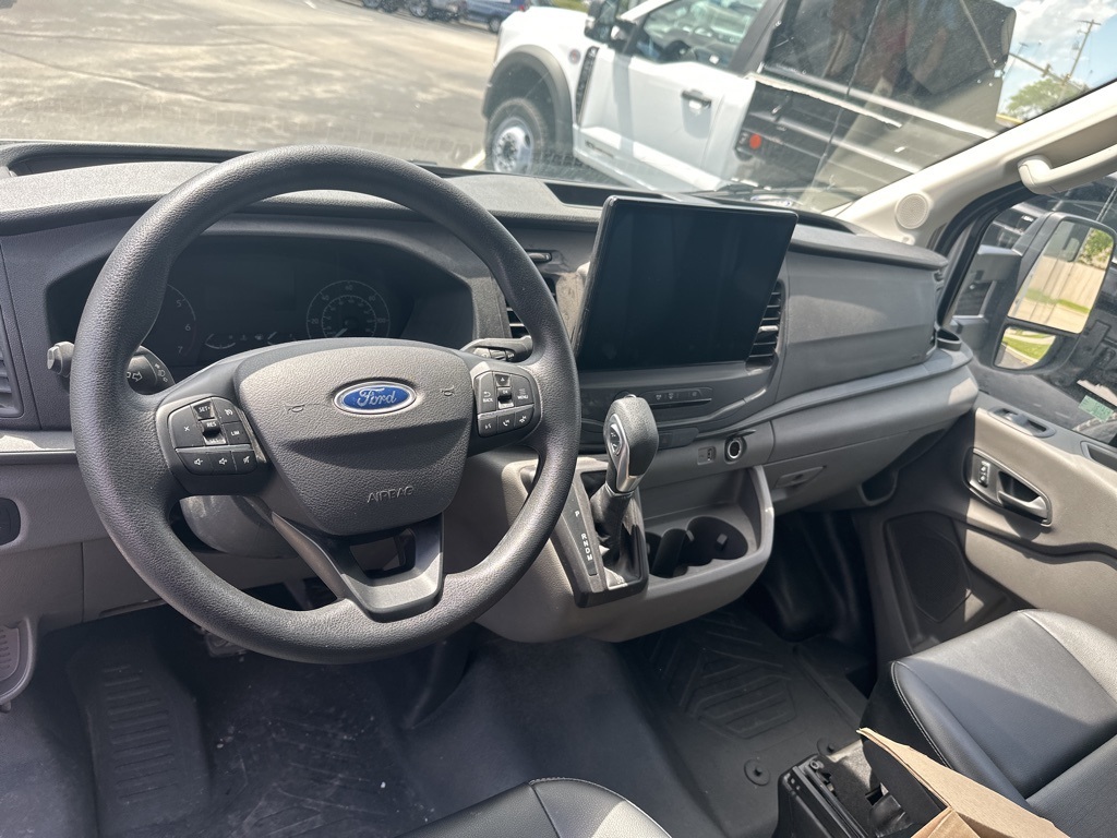 Vehicle image 10 of 13