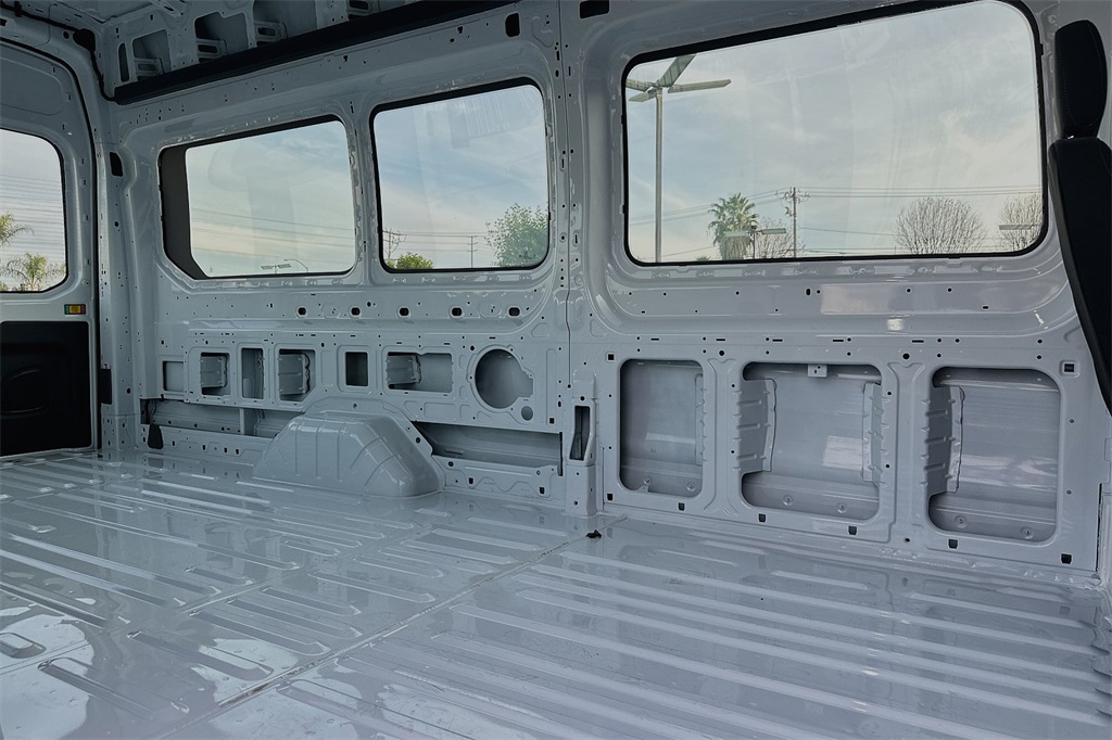 Vehicle image 10 of 21