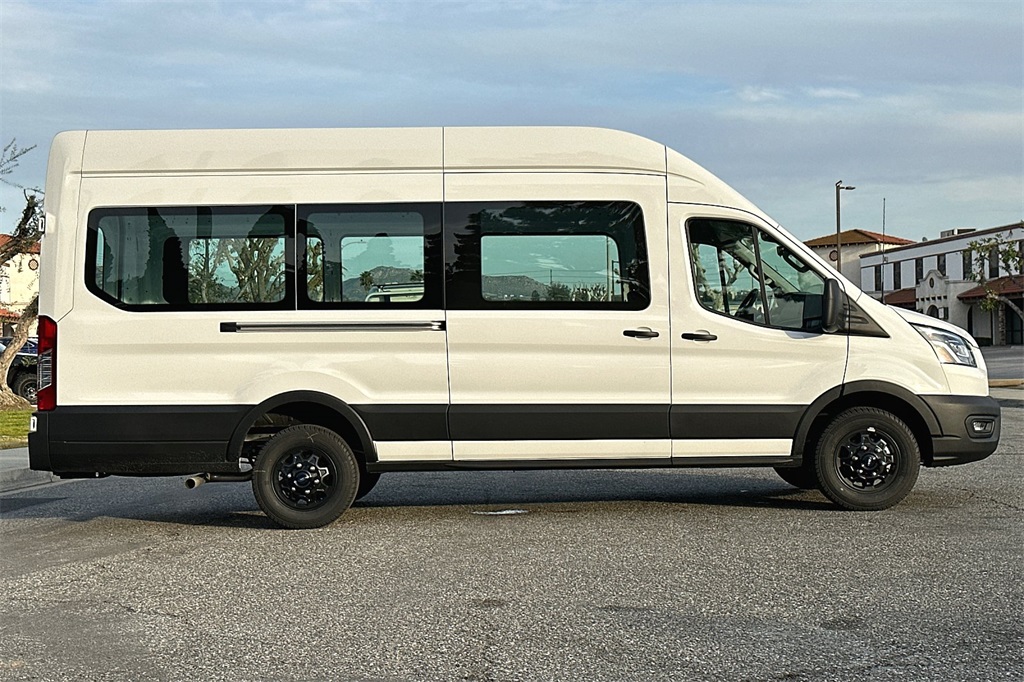 Vehicle image 4 of 21