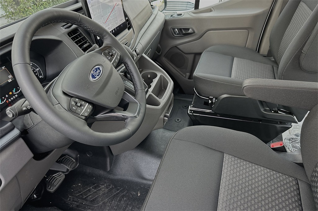 Vehicle image 8 of 21