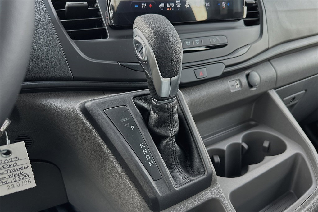 Vehicle image 19 of 21