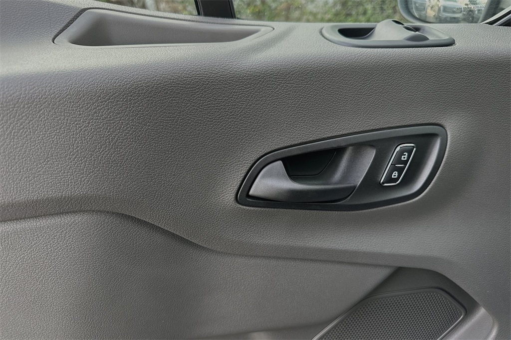 Vehicle image 9 of 21