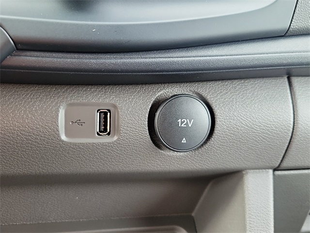 Vehicle image 13 of 17