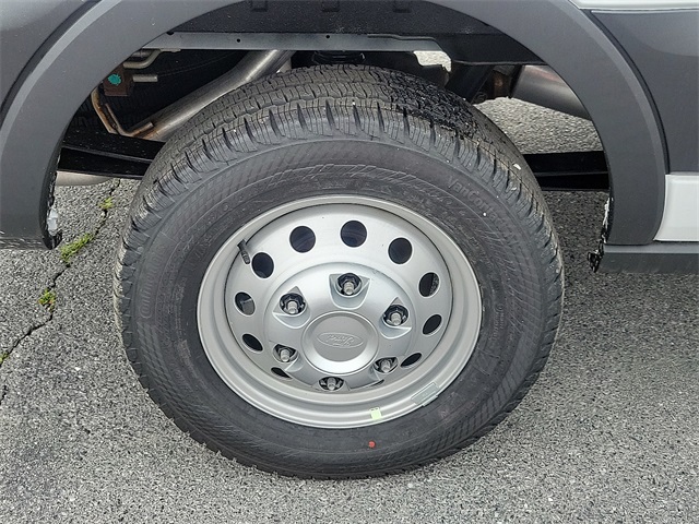 Vehicle image 7 of 17