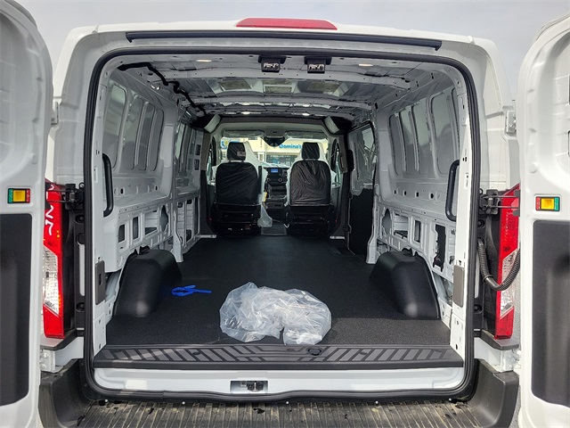 Vehicle image 8 of 17