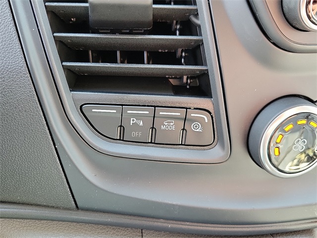 Vehicle image 10 of 15