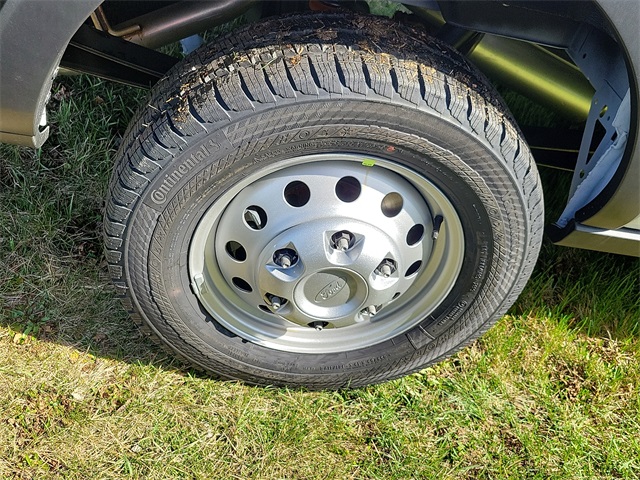 Vehicle image 4 of 15
