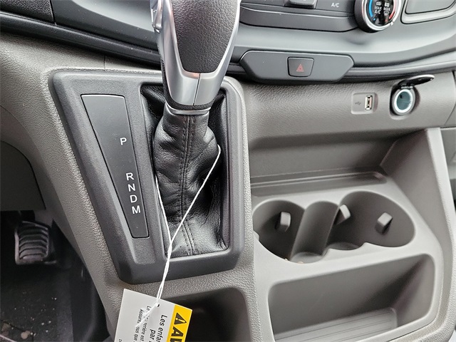 Vehicle image 17 of 19