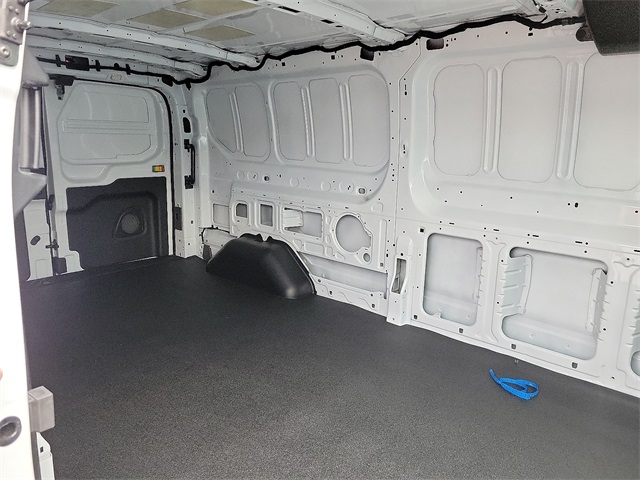 Vehicle image 16 of 19