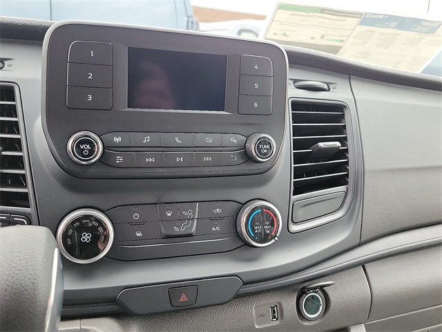 Vehicle image 10 of 19